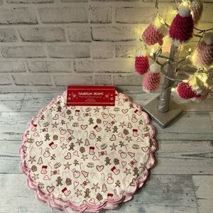 SUGARPLUM DREAMS Set Of 4 Cookie Swap Scallop Embroidery Placemats